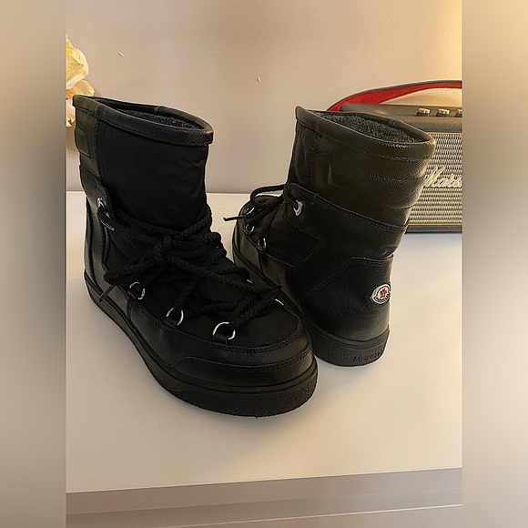 Super warm woman’s winter Moncler boots size 36 - Picture 1 of 9